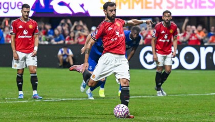 曼联战平富勒姆：阿莫林的战术为何引发球迷不满？