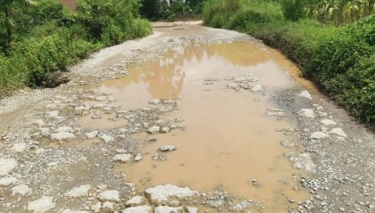 南宁一“白改黑”道路被打烂，两年多未完工！部门回应：正重新招标