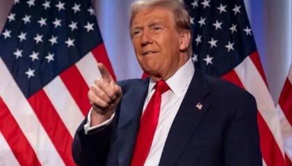 特朗普暗示将暂缓调停俄乌冲突，称会给普京一些时间来决定是否与泽连斯基会面