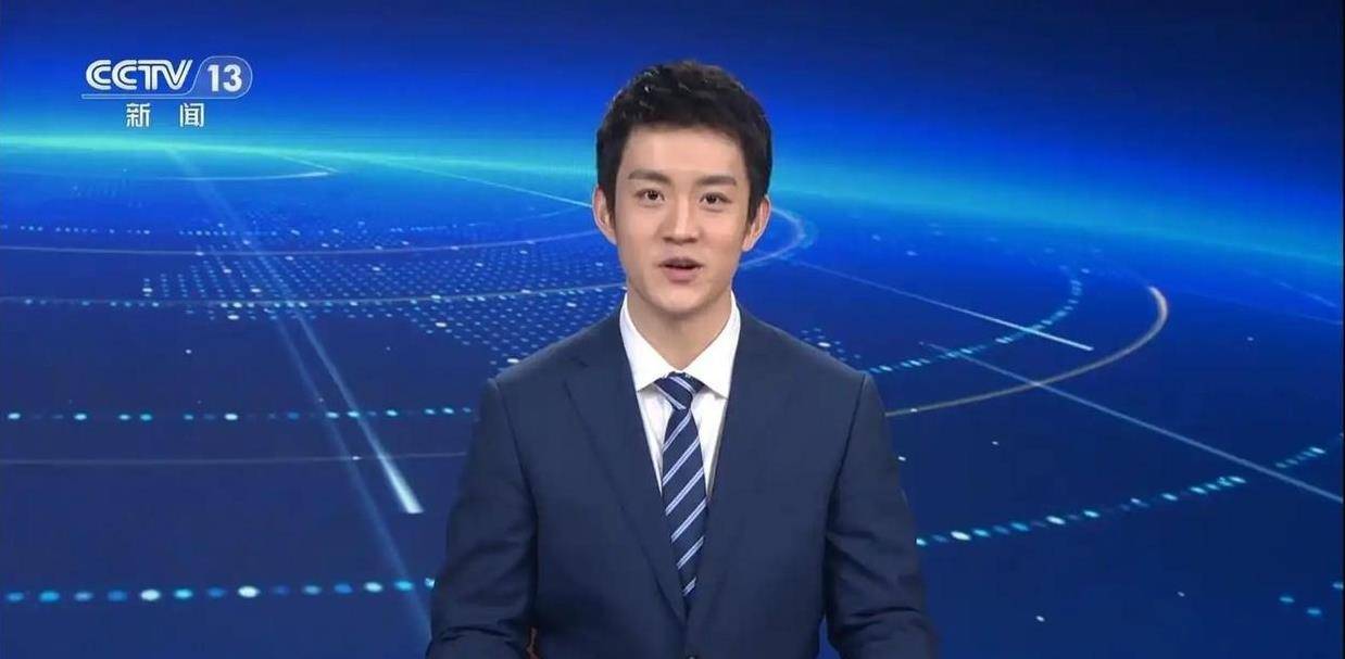 央视新闻频道两位年轻主持人备受瞩目，综合实力展现出极大潜力