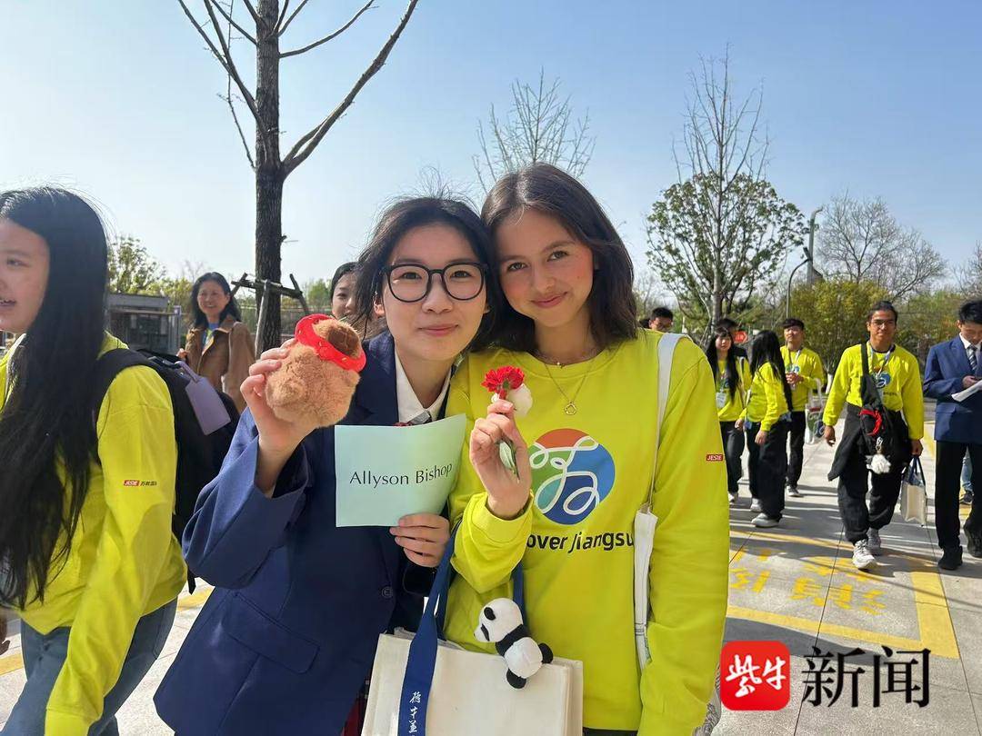 “江苏教育了不起！” “锦绣江苏·美国青少年交流营”走进金陵中学
