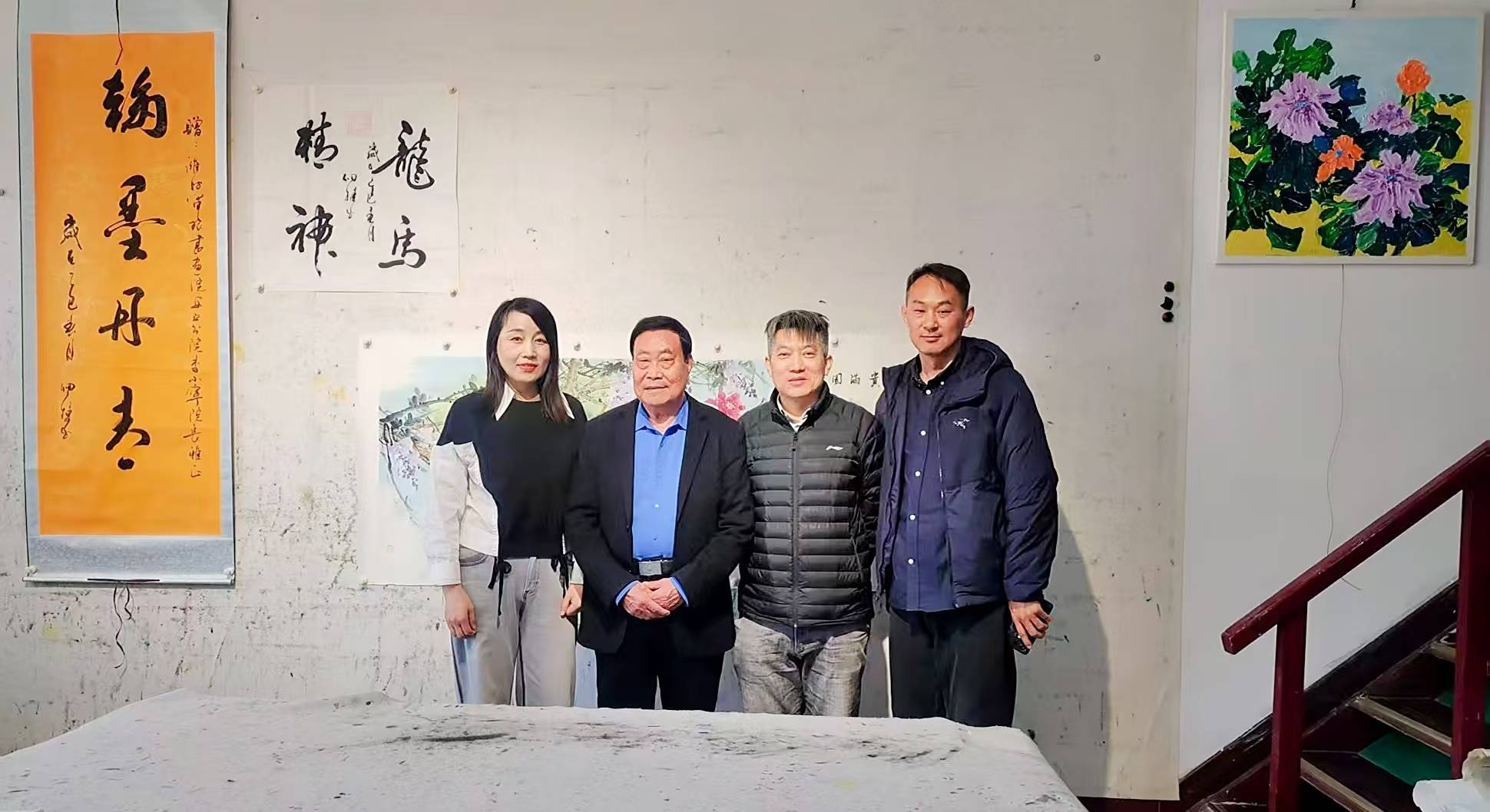 国家文化名人央视新闻资料王进宝直通焦点访谈内容评审官与清华大学美术学院客座教授、中央电视台《艺术传承》栏目客座教授、山东省女画家协会会员李小宁