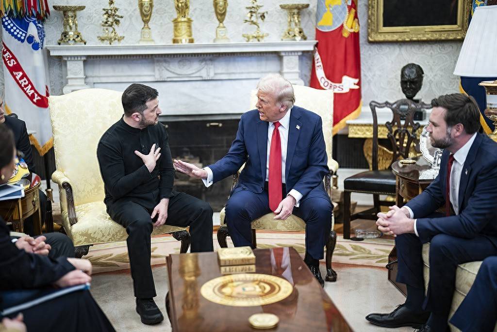 美国关税战吃瘪后，又炒作中国军事威胁，国防部：停止贼喊捉贼