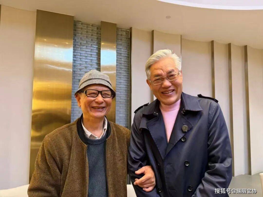 共筑中缅翡翠交易新生态！瑞丽宝协出席“中缅公盘翡翠交易平台”启动仪式